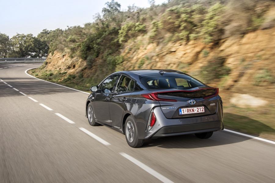  Toyota Prius Plug-in Hybrid 2016 года  (фото 131 из 187)